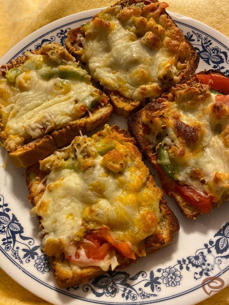 Chicken Bread Pizza