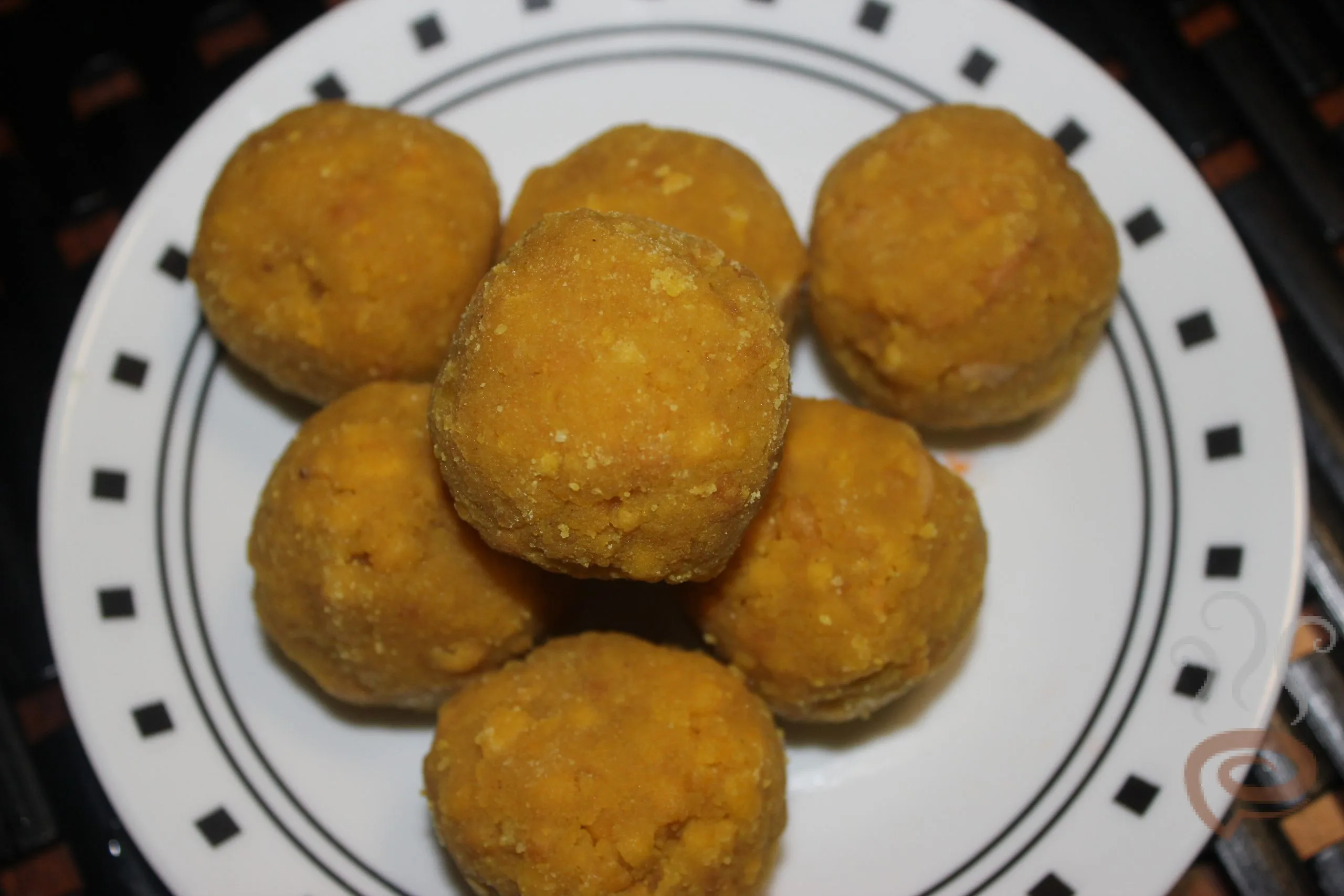 Besan Laddu | Kadala Maavu Laddu