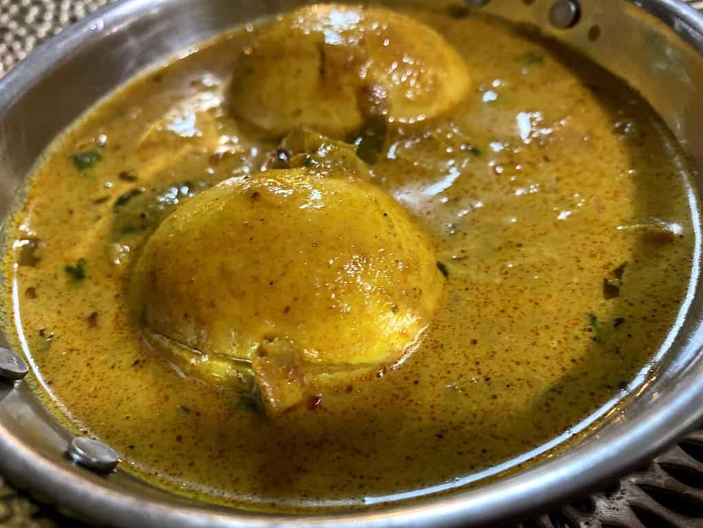 Varutharacha Mutta Curry | Egg Curry With Roasted Coconut Gravy