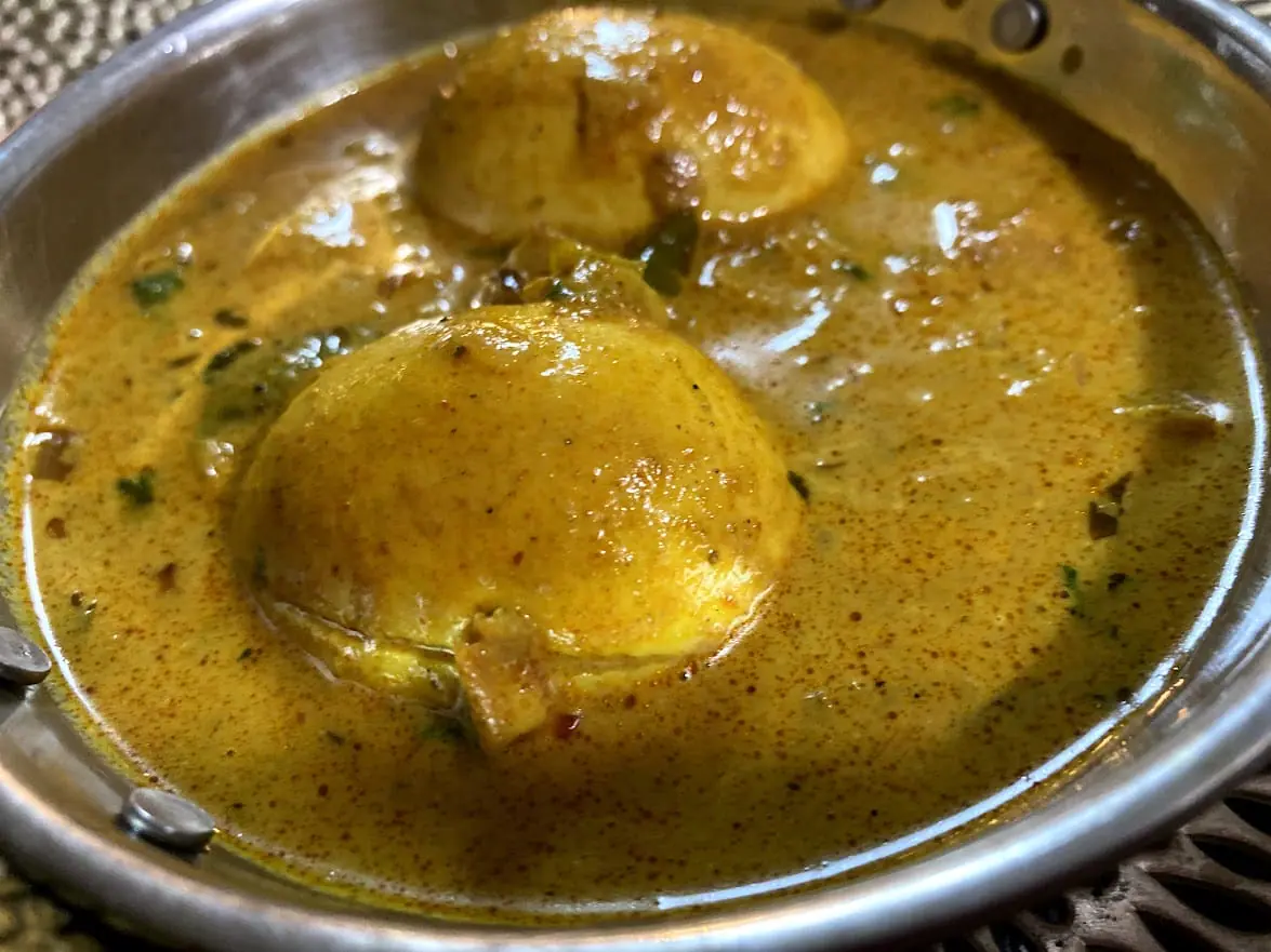 Varutharacha Mutta Curry | Egg Curry With Roasted Coconut Gravy