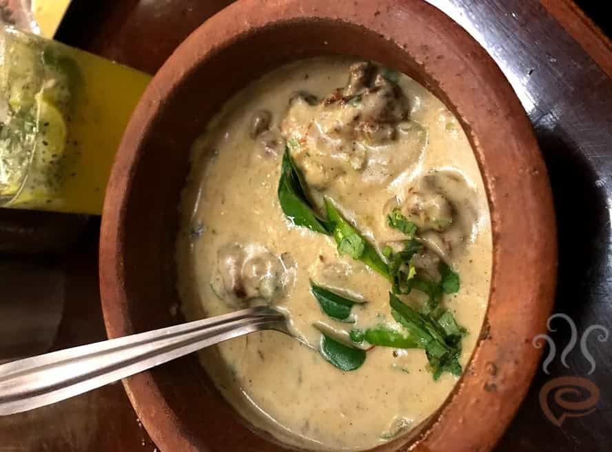 White Chicken Curry with Cashew nuts