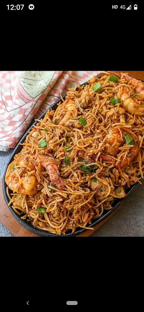 Crispy Noodles In Prawns Gravy