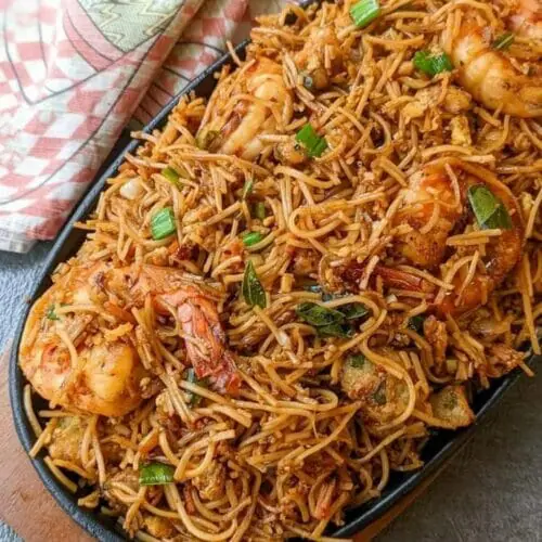 Crispy Noodles In Prawns Gravy