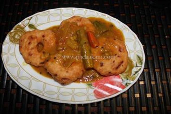 Uzhunnu Vada-Urad Dal Vada With Sambar