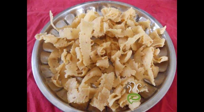 Arisi Poondu Ribbon Pakoda