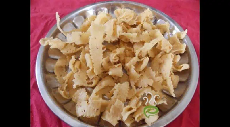 Arisi Poondu Ribbon Pakoda