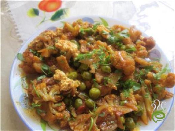 Cauliflower Green Peas Curry With Curdle