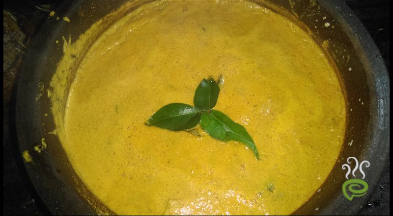 Meen Thenga Aracha Curry/Fish Curry In Ground Coco