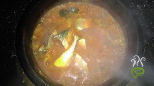 Ayala Mulakittathu | Mackerel Red Fish Curry With Raw Mango – pachakam.com