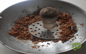 Varutha Ulli Chammanthi Podi (Fried Onion Chutney Powder) – pachakam.com