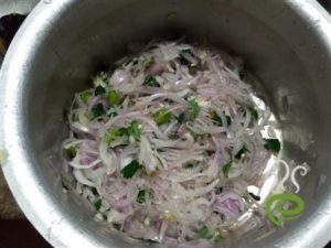 Kerala Ulli Vada | Onion Vada – pachakam.com