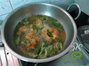 Curry Leaves Fried Chicken – pachakam.com