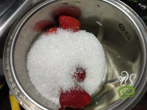 3 Ingredient Strawberry Ice Cream – pachakam.com