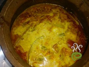 Chemmeen Muringakka Curry | Prawns With Drumstick Curry – pachakam.com