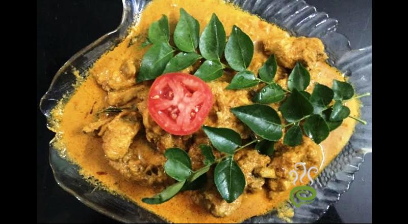 Varutharacha Kozhi Curry | Chicken Curry In Roasted Coconut Gravy