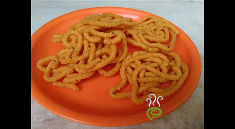 Par Boiled Rice Murukku (Puzhungal Arisi Murukk)