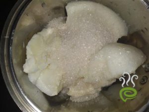 Chikkoo Milkshake Recipe – pachakam.com