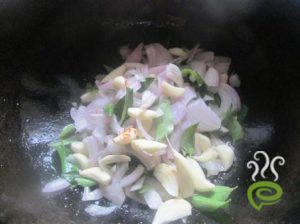 Maharashtrian Pork Gravy – pachakam.com