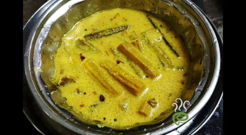 Ridge Gourd-Drumstick Curry/Peechinga Muringakka Curry