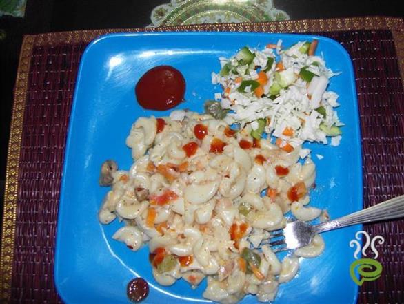 Mushroom Tomato Cheese Pasta In White Sauce