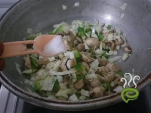 Paleo Diet Mushroom Bell Pepper Cheese Salad – pachakam.com
