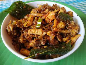 Pichi Potta Kozhi | Shredded Chicken Fry with Video – pachakam.com