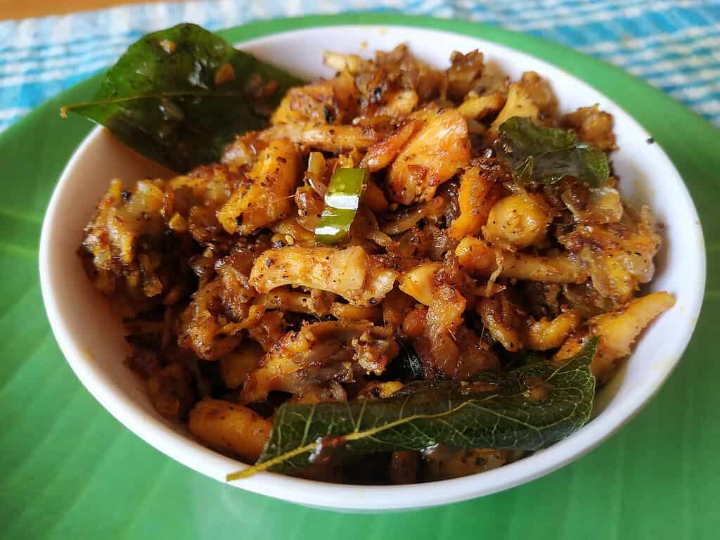 Pichi Potta Kozhi | Shredded Chicken Fry with Video