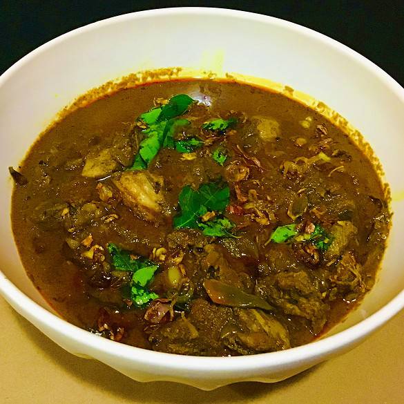 Varutharacha Chicken Curry