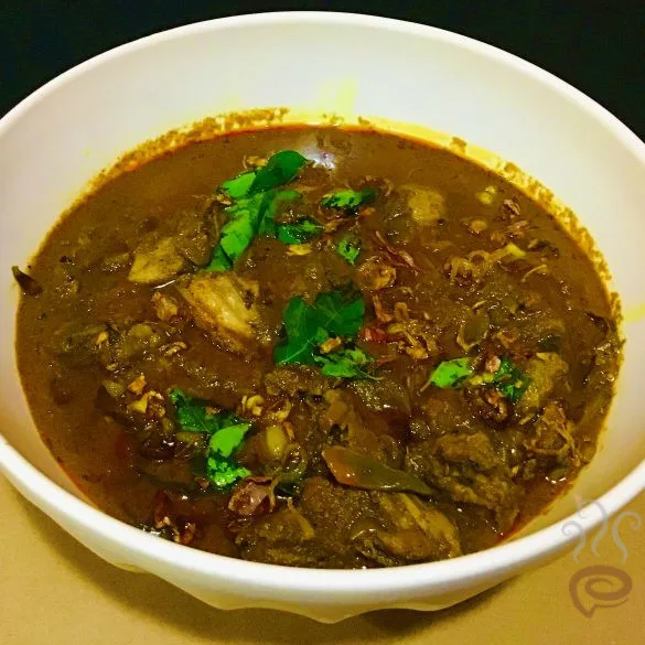 Varutharacha Chicken Curry