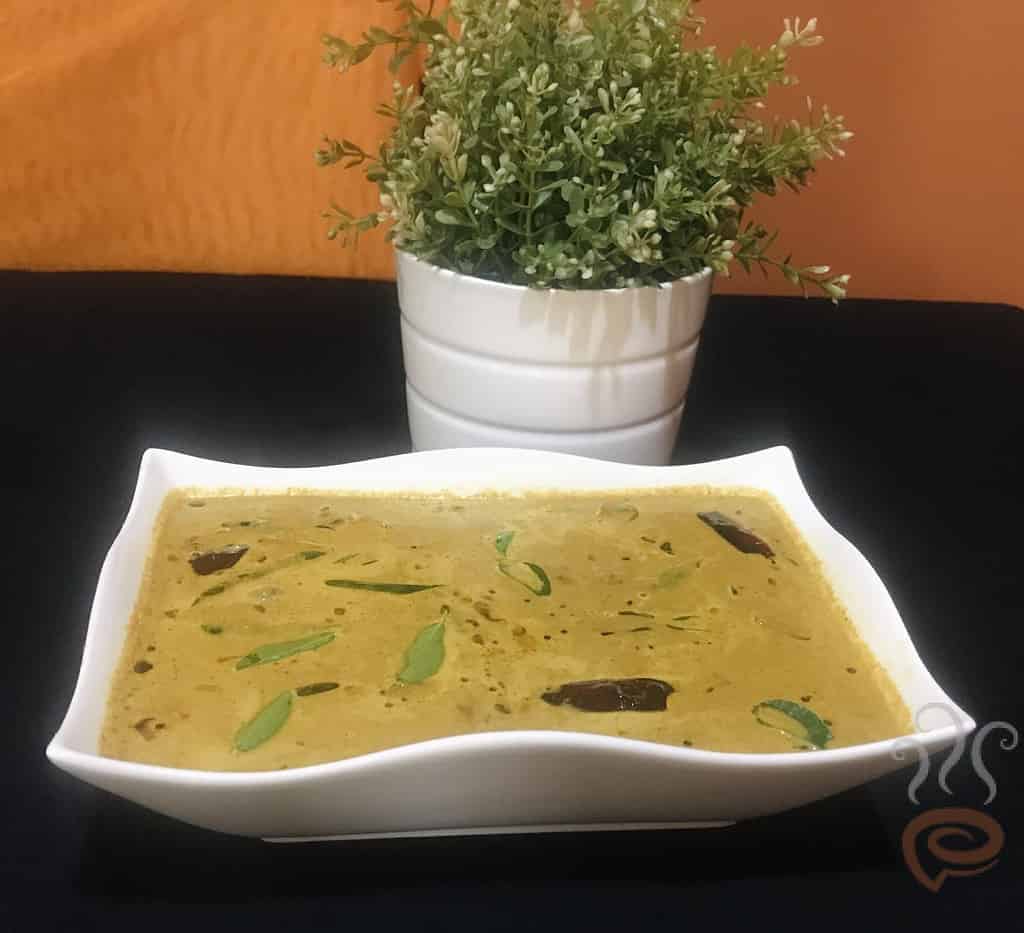 Varutharacha Kadala Curry | Black Chickpeas Curry with Video