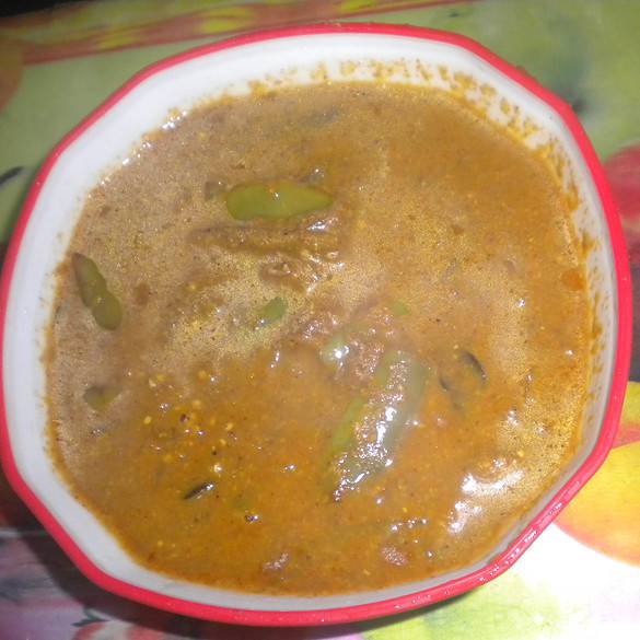 Vazhathunanga Theeyal | Brinjal Theeyal