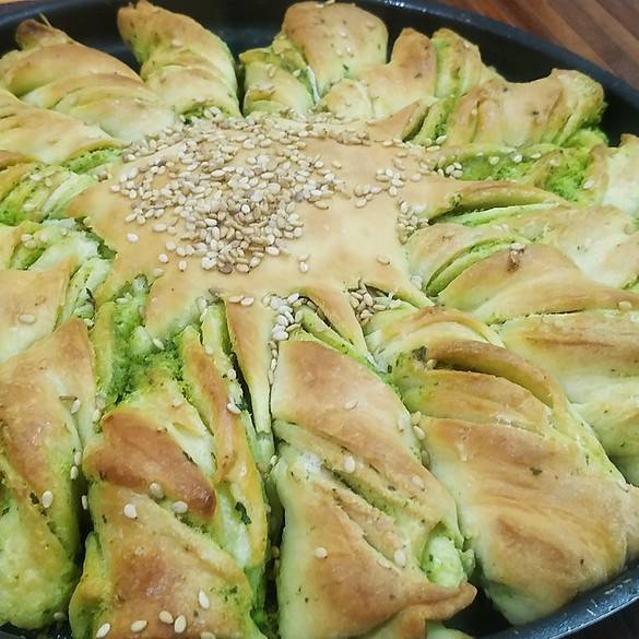 Sunflower Shape Stuffed Bread