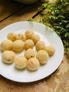 Rava Laddu Without Coconut | Easy Traditional Diwali Recipe – pachakam.com
