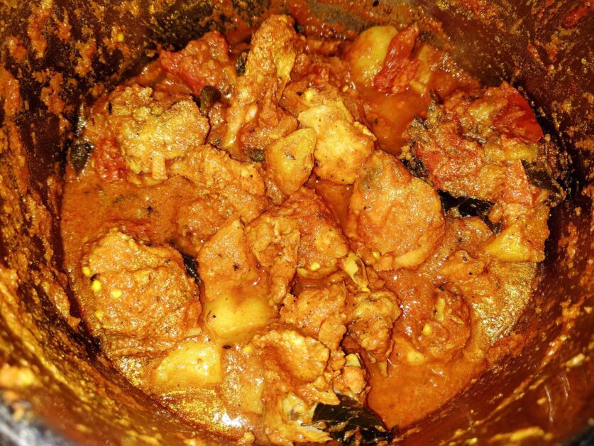 Malabar Style Kozhi Mulakittathu  | Red Chicken Curry