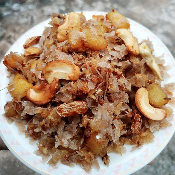 Aval Ethapazham Varattiyathu | Beaten Brown Rice Flakes And Ripe Plantains Cooked With Jaggery And Coconut – pachakam.com