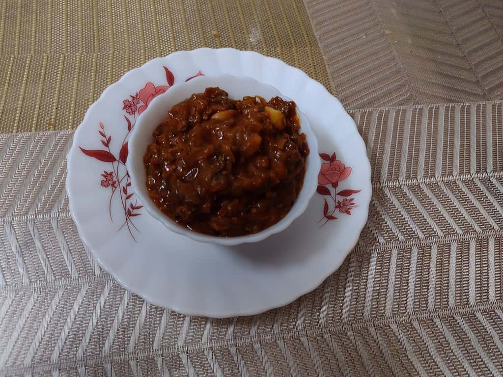 Irumban Puli Veluthulli Achar | Star Fruit Garlic Pickle