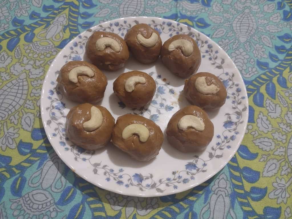 Besan Laddu