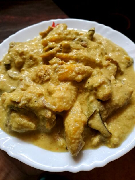 Pachakaya Mathi Kootaan | Raw Plantain Sardine Curry